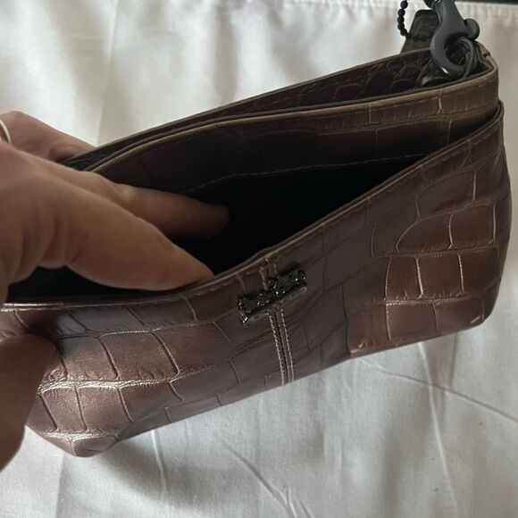 COACH small wristlet bronze Embossed Alligator/croc design - Picture 4 of 14